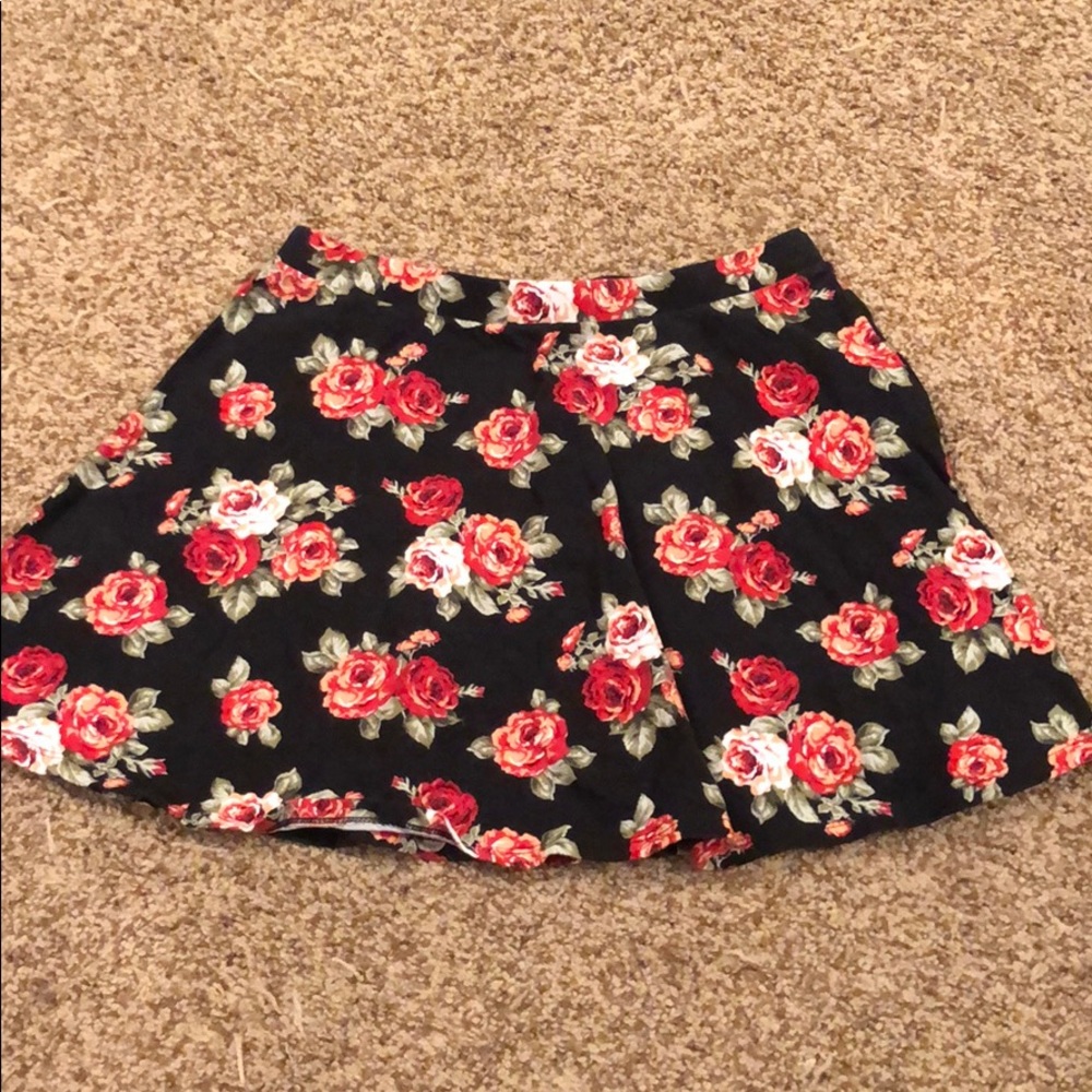 Floral print skirt with roses